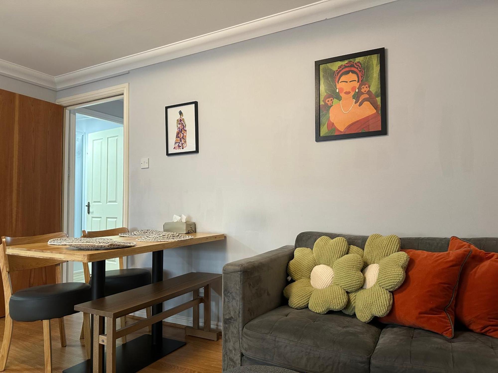 Private Main Door Lovely 2 Bedroom Apartment, Edinburgh
